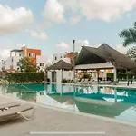 Hermoso apartamento piscina, céntrico, área libre.