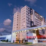 Hermoso apartamento piscina, céntrico, área libre.