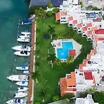 Charming Lagoon Front Villa By Casa Paraiso