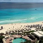 Xcanan Loft On Park Royal, the best area in Cancún right on the beach