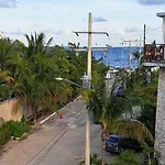 Playa Blanca - Moro White