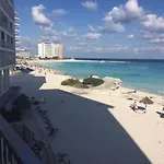 Ocean View Room 1202Near The Clubs
