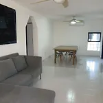 Deco 3 Downtown 3 Bed Apartment