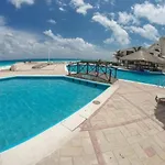 Apartamento En Zona Hotelera Frente A La Playa Quintana Roo, Mexico