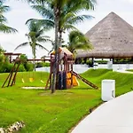Punta Me Luxury Apartment Beach Front Condo Amara