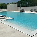 Lujoso Apartamento, Nuevo!