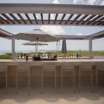 Classic 2Br Condo Pool Near Beach