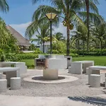 *Sun Scape Beachfront Studio By Casa Paraiso*