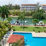Luxury Holiday Apartment By The Lagoon