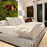 4Br Lakefront Villa With Private Pool By Solmar Rentals