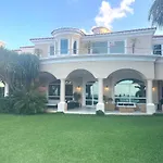 Exclusive Beachfront Luxury Villa, Private Gym, Personalized 5 Star-Service, Beach Direct Access