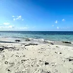 Exclusive Beachfront Luxury Villa, Private Gym, Personalized 5 Star-Service, Beach Direct Access