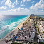 Beachfront Villa 4Br Hotel Zone Cancun