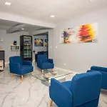 Moderna y amplia casa con sala, netflix, wifi y cocina equipada