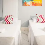 Moderna y amplia casa con sala, netflix, wifi y cocina equipada
