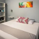 Moderna y amplia casa con sala, netflix, wifi y cocina equipada