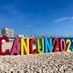 Cancun Oceanfront, Entire Apartment