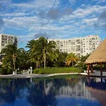 Well Equipped Condo With Splendid Sea View