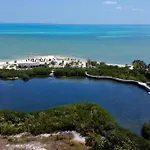 *Private Rooftop Pool* 5 Min Walk To Beach 5Bdr