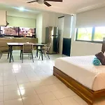 Deco5B Spacious Downtown Studio