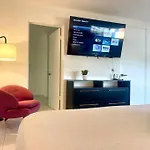 Deco5B Spacious Downtown Studio