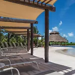☆Blue Nest- Beachfront Apartment By Casa Paraiso☆