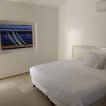 La Casa Delphines