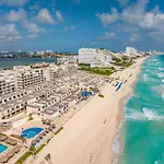 Sparkling Ocean View In Cancun