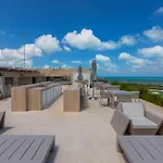 Luxurious 4Br Condo By The Beach - Rooftop Pool