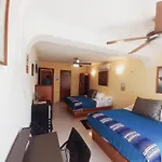 Habitaciones Privadas Y Centricas Con Alberca.