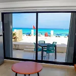 Beachfront Apartment Marlin Villa 107