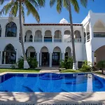 Unique 5Br Beachfront Villa W/ Private Pool!