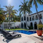 Unique 5Br Beachfront Villa W/ Private Pool!