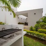 3Br House W/ Pool, Security & Excellent Location!