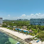 Beach Front Apartment With Beach Access Amara