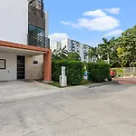 Spacious 4Br House Pools & Great Views