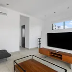 Spacious 4Br House Pools & Great Views