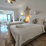 Beachfront Studio With Ocean View