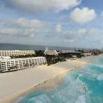 Oasis Cancun Lite
