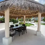 3Br Apt With Pool