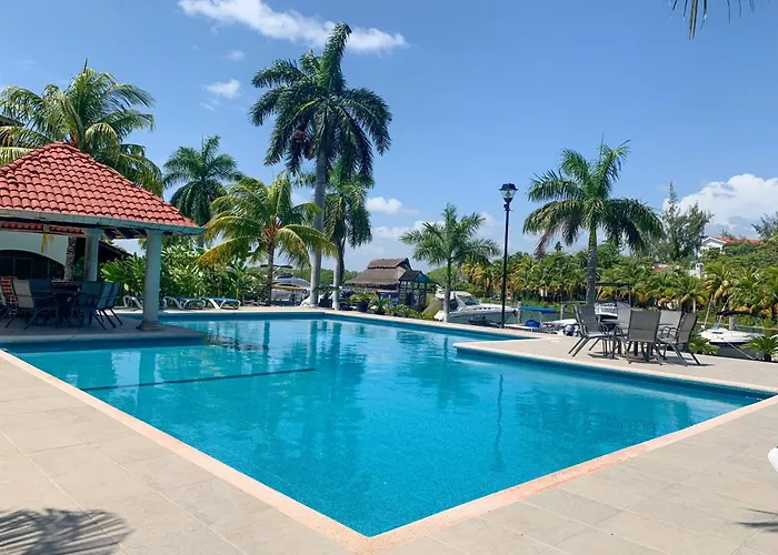 Luxury Holiday Apartment By The Lagoon