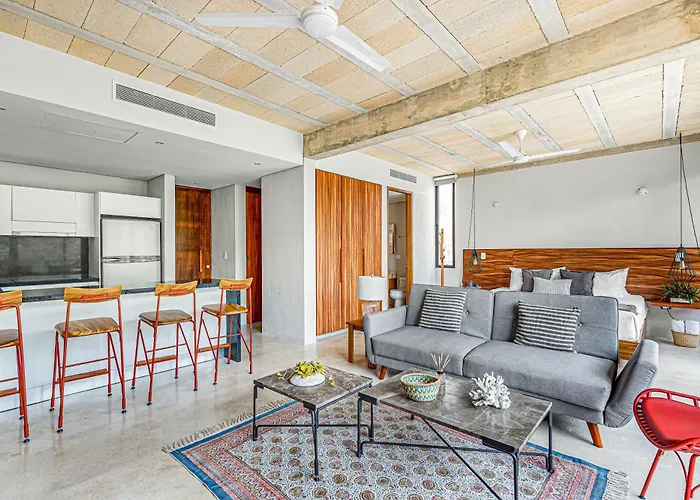 Stylish Large Loft With Pool
