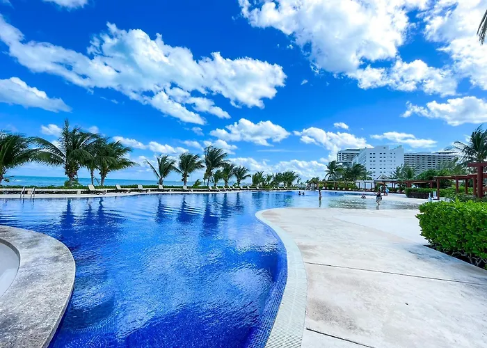 Luxury Apartment Ocean View & Beach Front In The Best Location Of Cancun