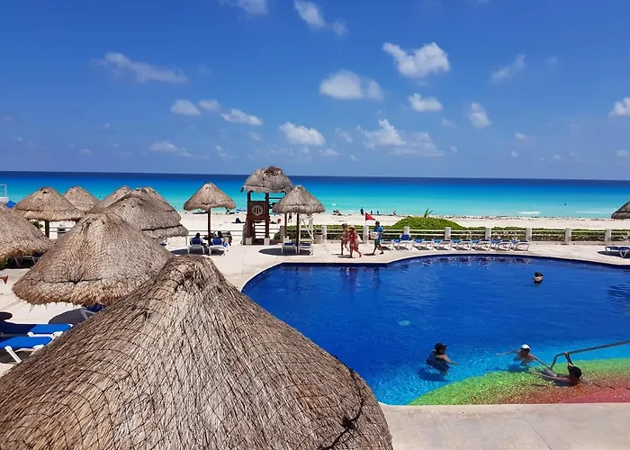 CANCUN! Departamento familiar sobre la Playa!! Apr 3- Aug 30th 2022 No elevator 7th floor