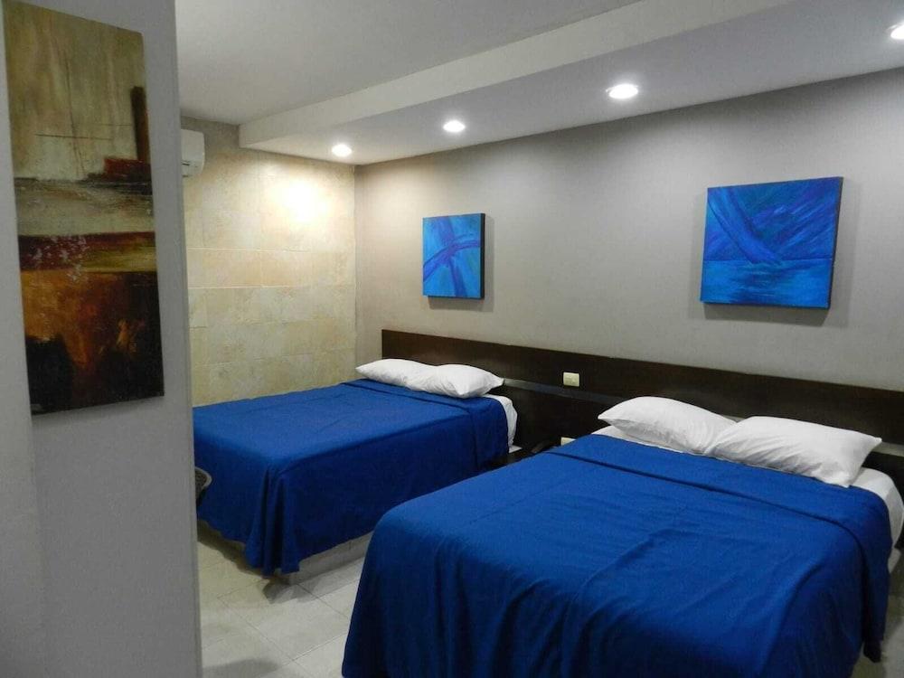 Colonial 3*