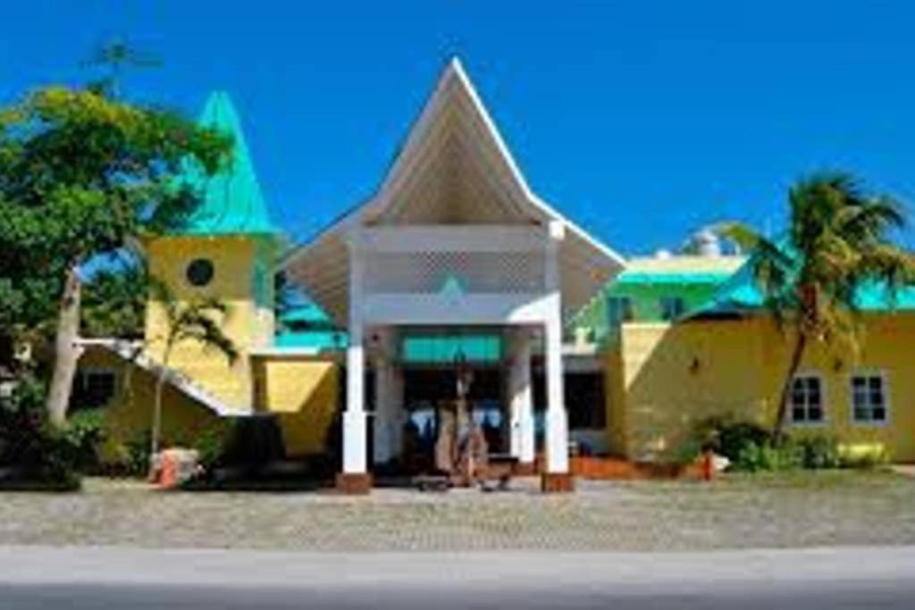 Amara Beachfront Caribe R Cancún