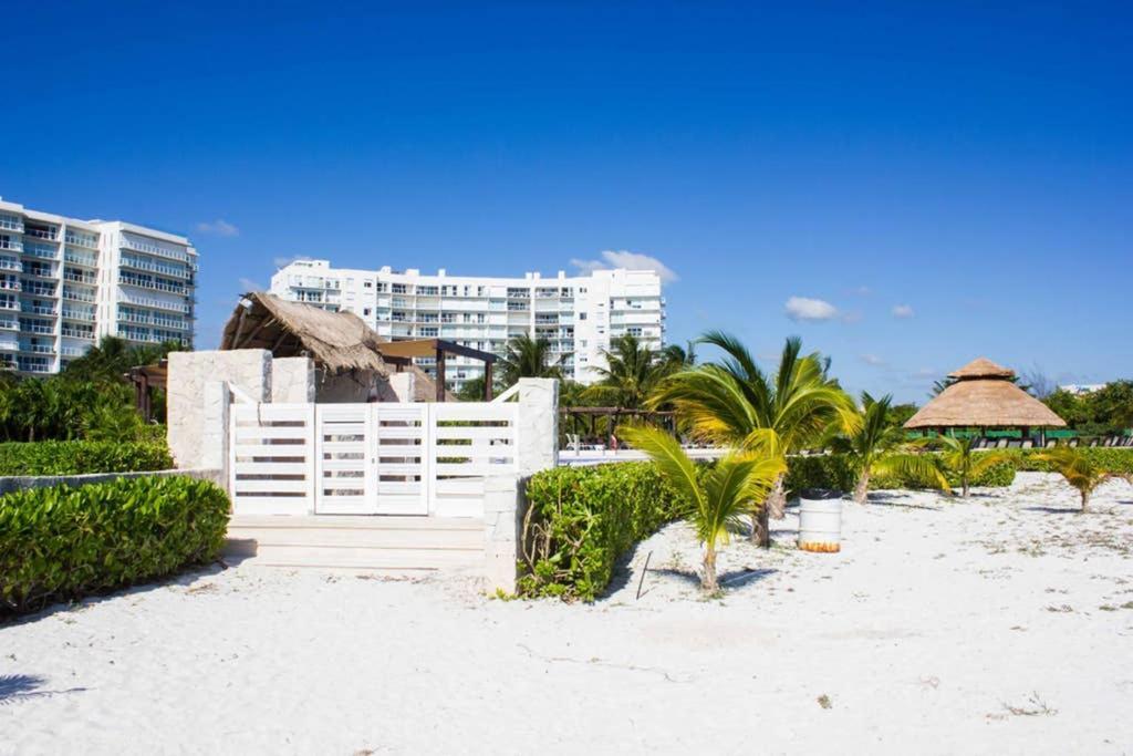 Amara Beachfront Caribe R Apartamento