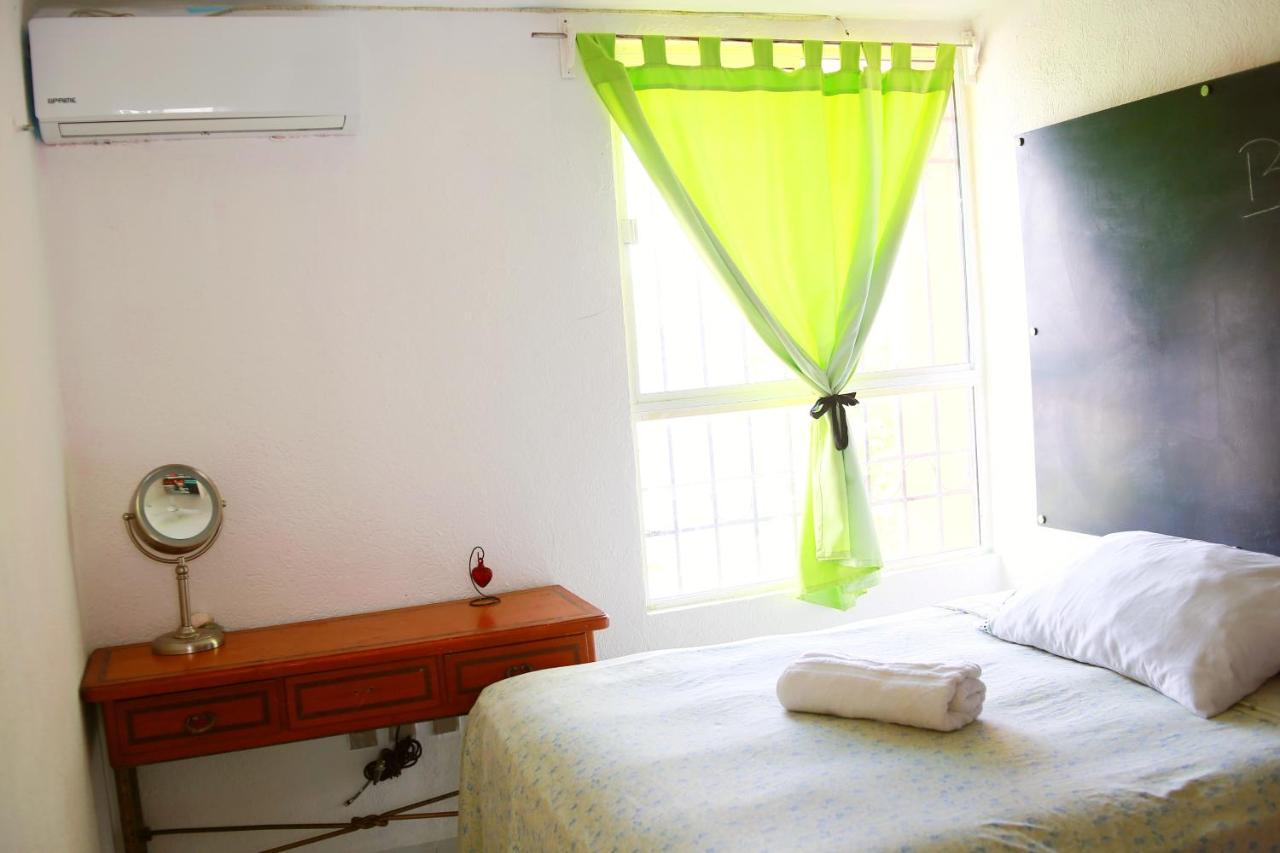 Cuarto Privado, Gran Wi-fi, Jacuzzi Rooftop, Ac Habitación en casa particular Cancún