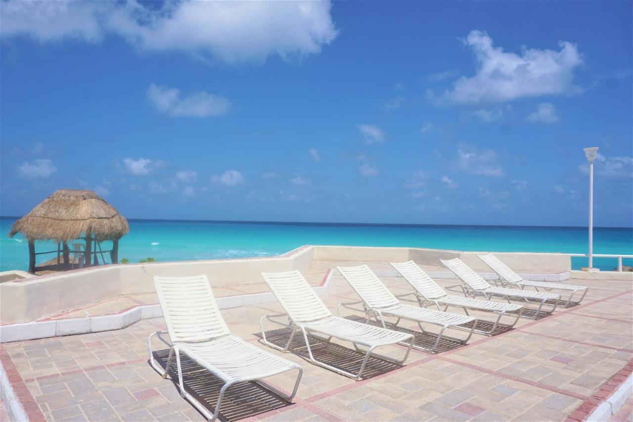 Brisas Beachfront Penthouses 4*