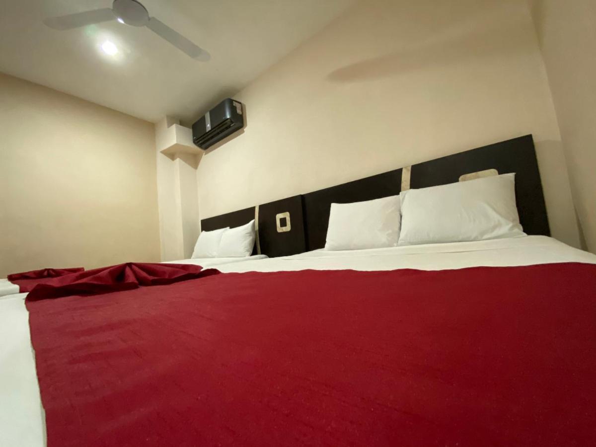 Hotel La Roca By R&t 3*